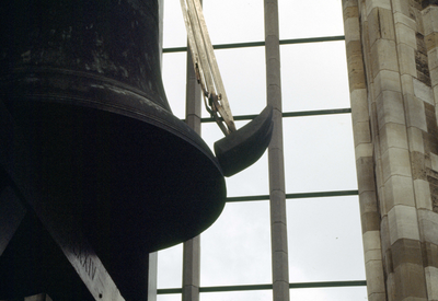834794 Afbeelding van de klokkenhamer van een klok van het carillon van de Domtoren te Utrecht.